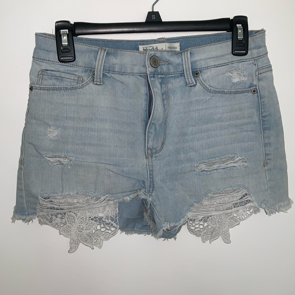 Distressed lace detail Mudd high rise shorts